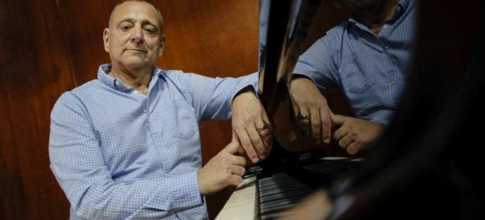 Juan Jesús Peralta vuelve a dar un concierto de piano tras arreglarse las manos