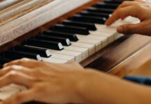 Las 10 piezas que todo principiante debería tocar al piano.